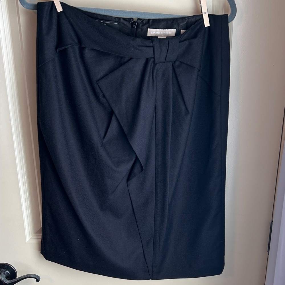 Banana Republic Black Pencil Skirt
#020